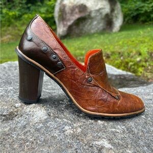 Eject brown leather heels